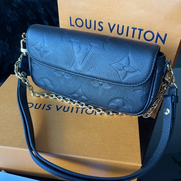 Louis Vuitton ivy long wallet on chain - Picture 2 of 6